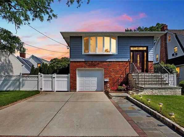 3 Stuart Avenue, Malverne, NY 11565