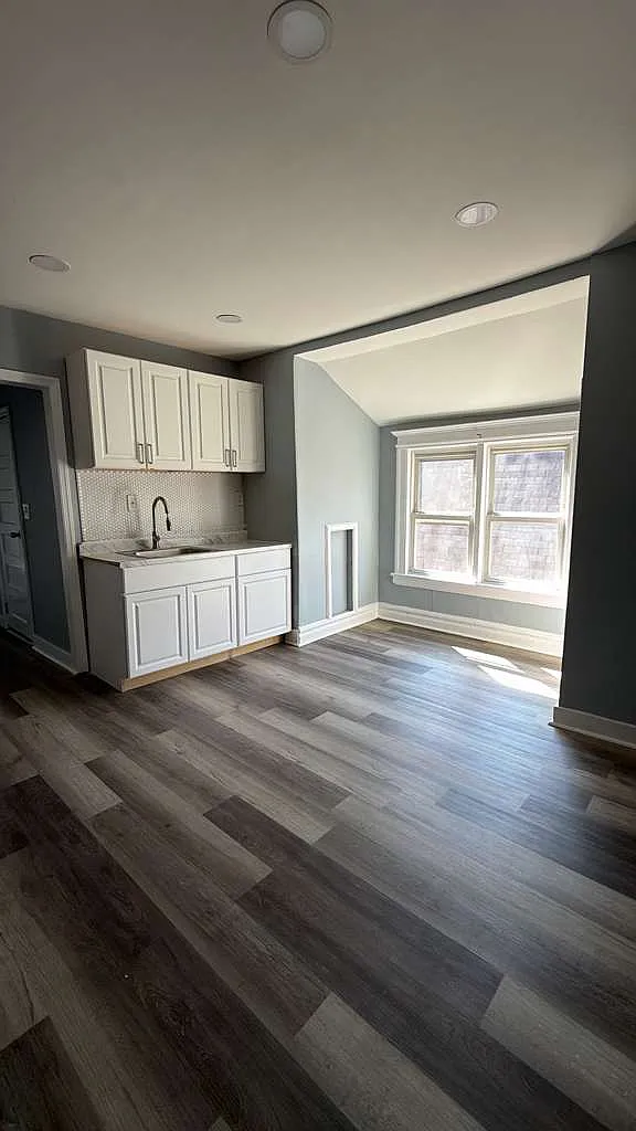 Building Photo - 888 S 18th St #4