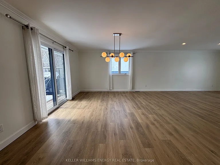 497 Wellington Main St — Photo 12