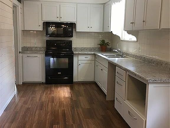 4th image of 2095 Miramar Blvd