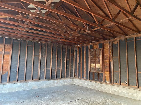2nd image of 1990 Como Ave #1
