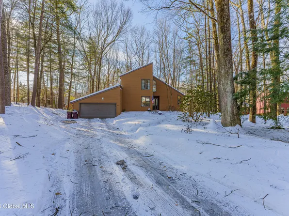 26 Stonegate Road, Ballston Lake, NY 12019
