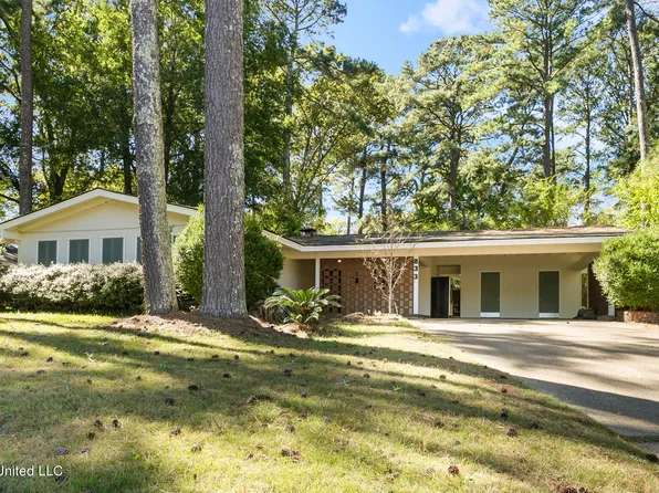 833 Briarwood Dr, Jackson, MS 39211