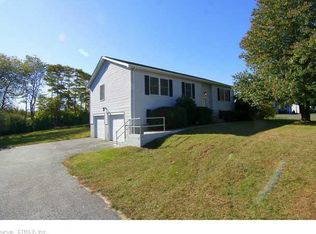 3 River Crest Dr, Pawcatuck, CT 06379