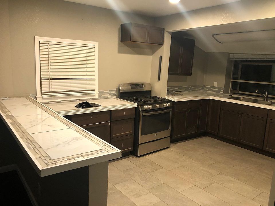 2nd image of 1615 Santa Clara St