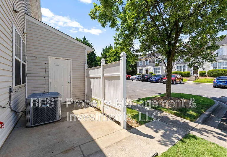 8130 Kings Creek Dr — Photo 19