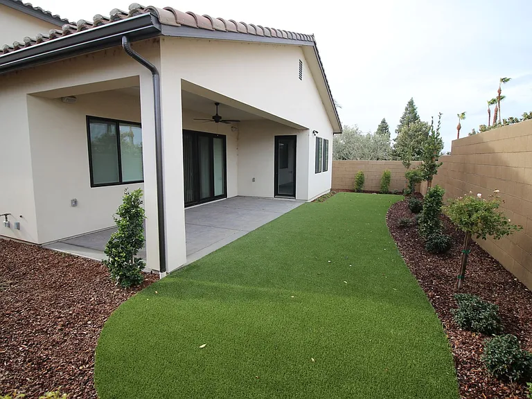 2104 Las Palmas — Photo 27