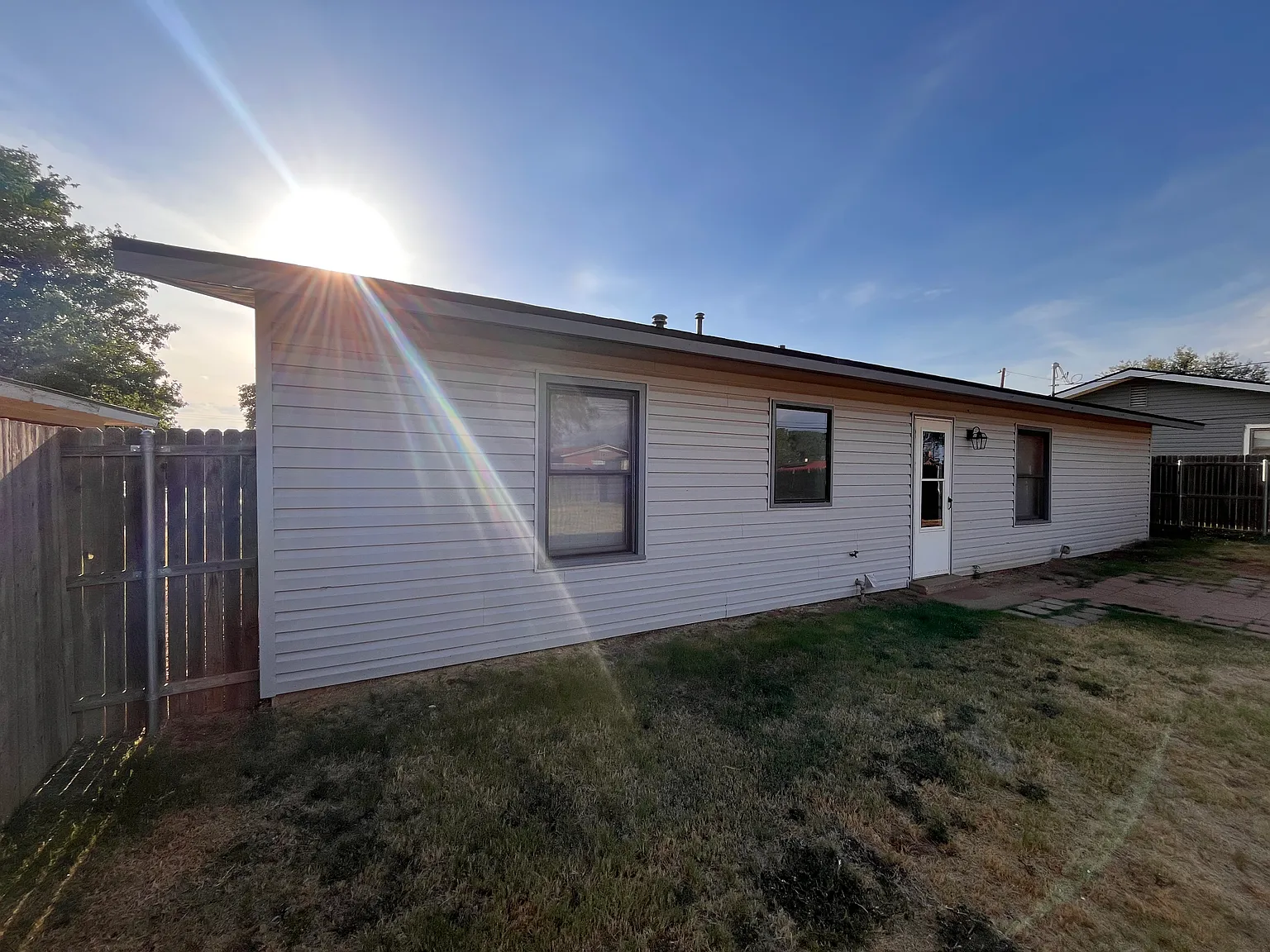 3 bed, 1444 sqft, $1,450 — Photo 2