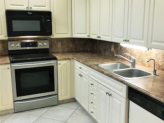 3rd image of 2903 Victoria Circle #A-2