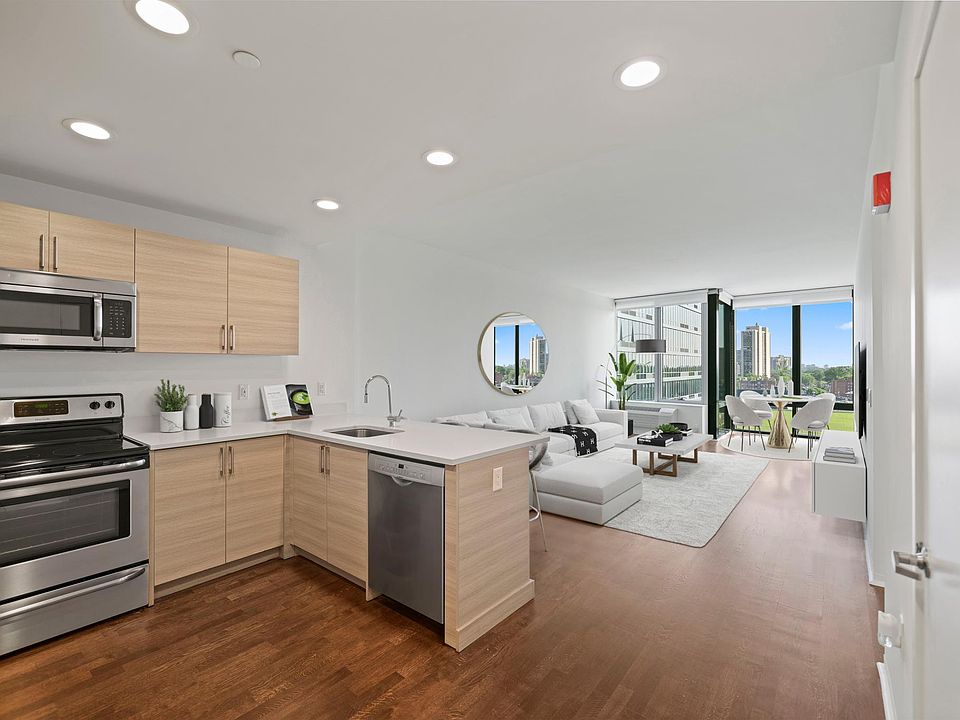 1st image of 2030 1/2 Hudson St #721