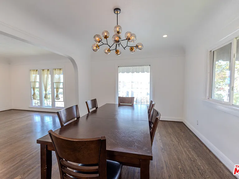 1067 S Sycamore Ave — Photo 14