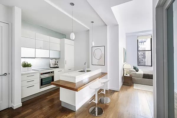 1st image of 11 E 36th St Room 1103