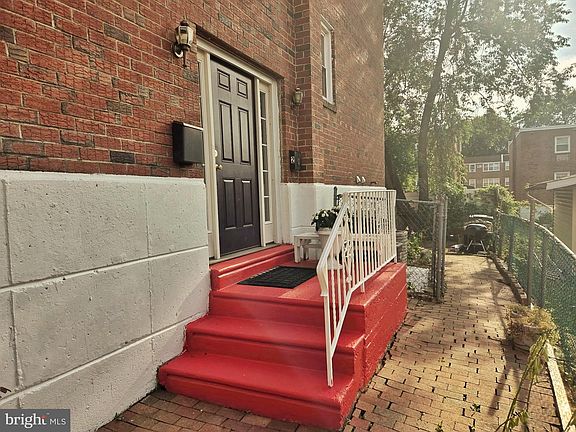 2nd image of 210 Lockart Ln