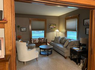 305 E 5th St, Flora, IL 62839