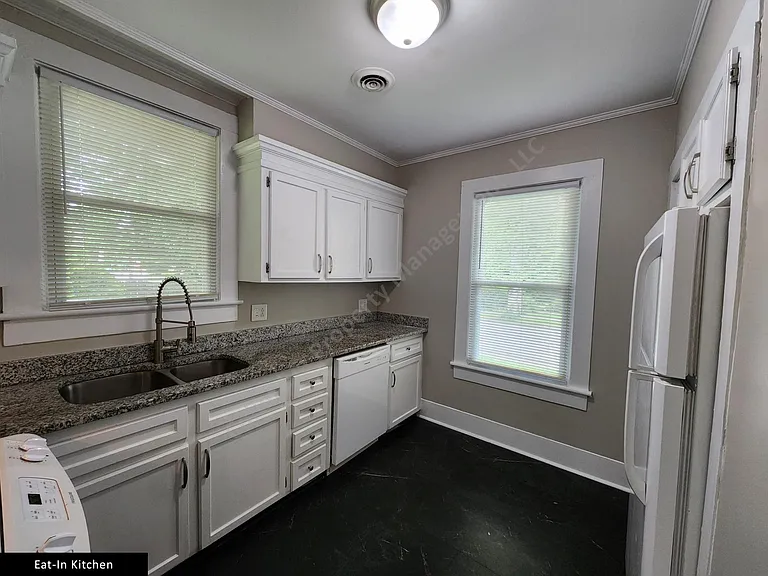 3015 Clark St — Photo 10