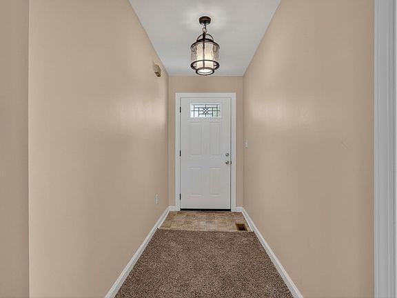 4th image of 33371 Holly Ln