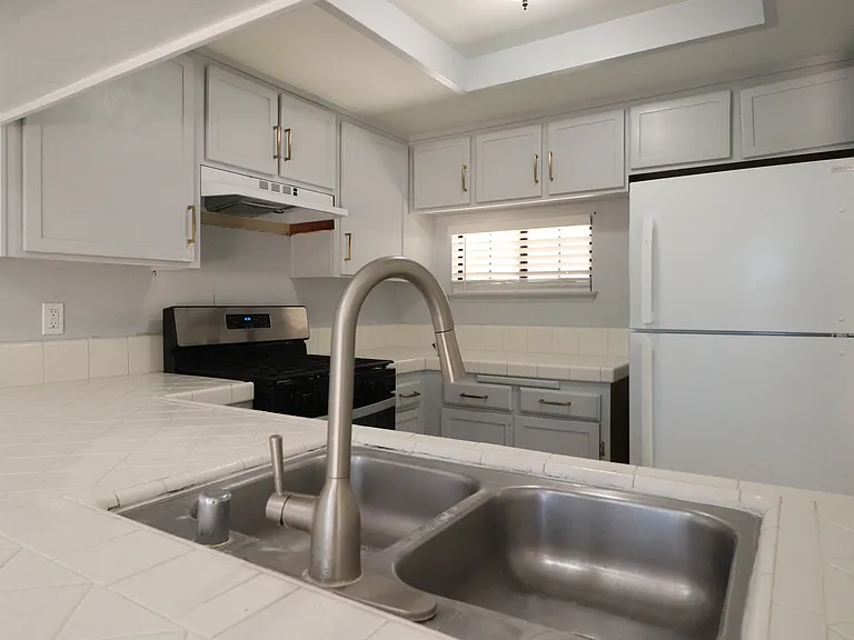 432 N Center Ct — Photo 6