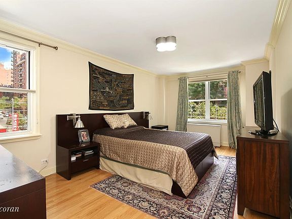 4th image of 1143 York Ave #3AB