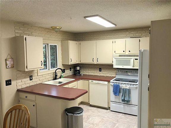 5th image of 42 Rock Hill Dr