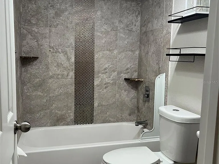 528 Golden Raintree Pl — Photo 20