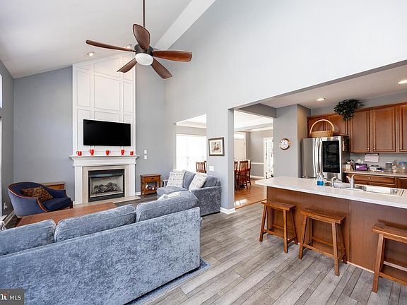 5th image of 612 Churchill Rd