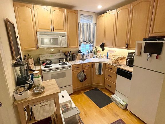5th image of 488 Cumberland Ave #3