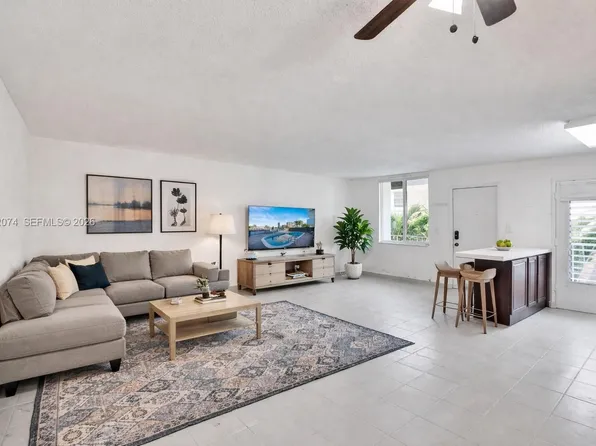 7133 Bay Dr APT 305, Miami Beach, FL 33141