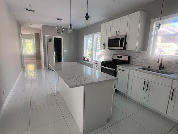 2nd image of 429 N Leamington Ave Floor 2