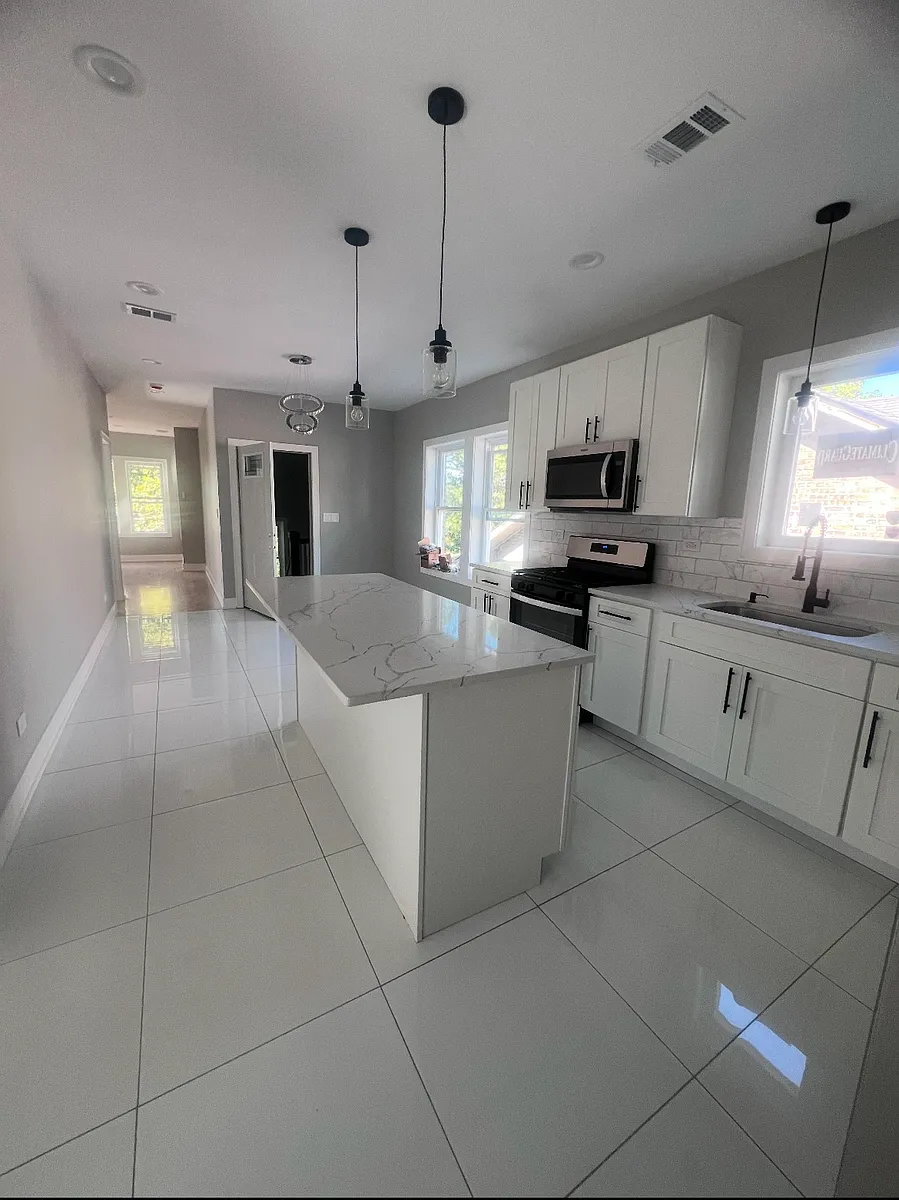 Building Photo - 429 N Leamington Ave #2