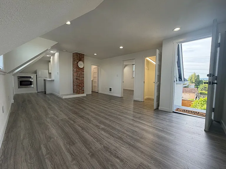 2222 Summit 4-Unit — Photo 1