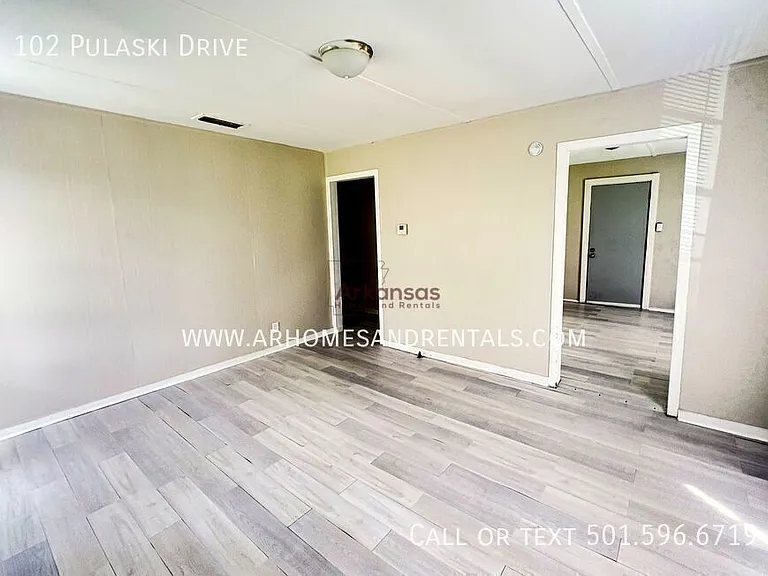 102 Pulaski Dr — Photo 2