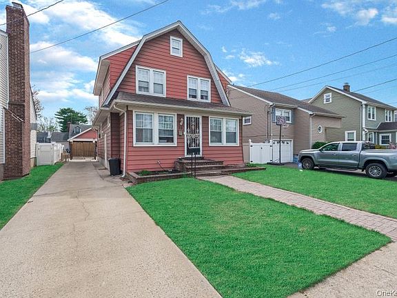 2nd image of 20 Nassau Boulevard