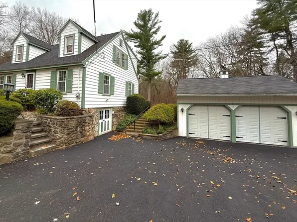 5 Whiton Pl, Plaistow, NH 03865