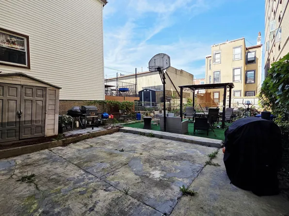 132 42nd Street image 13 of 14