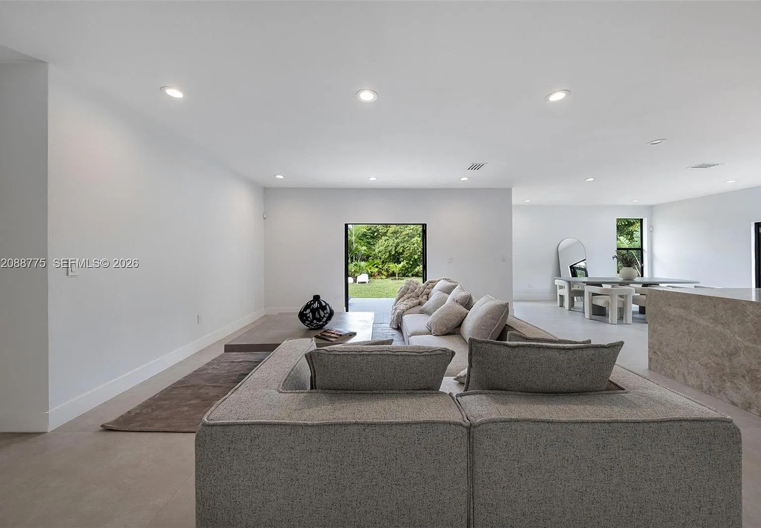 4 bed, 2.5 bath, 2358 sqft, $13,000 — Photo 3