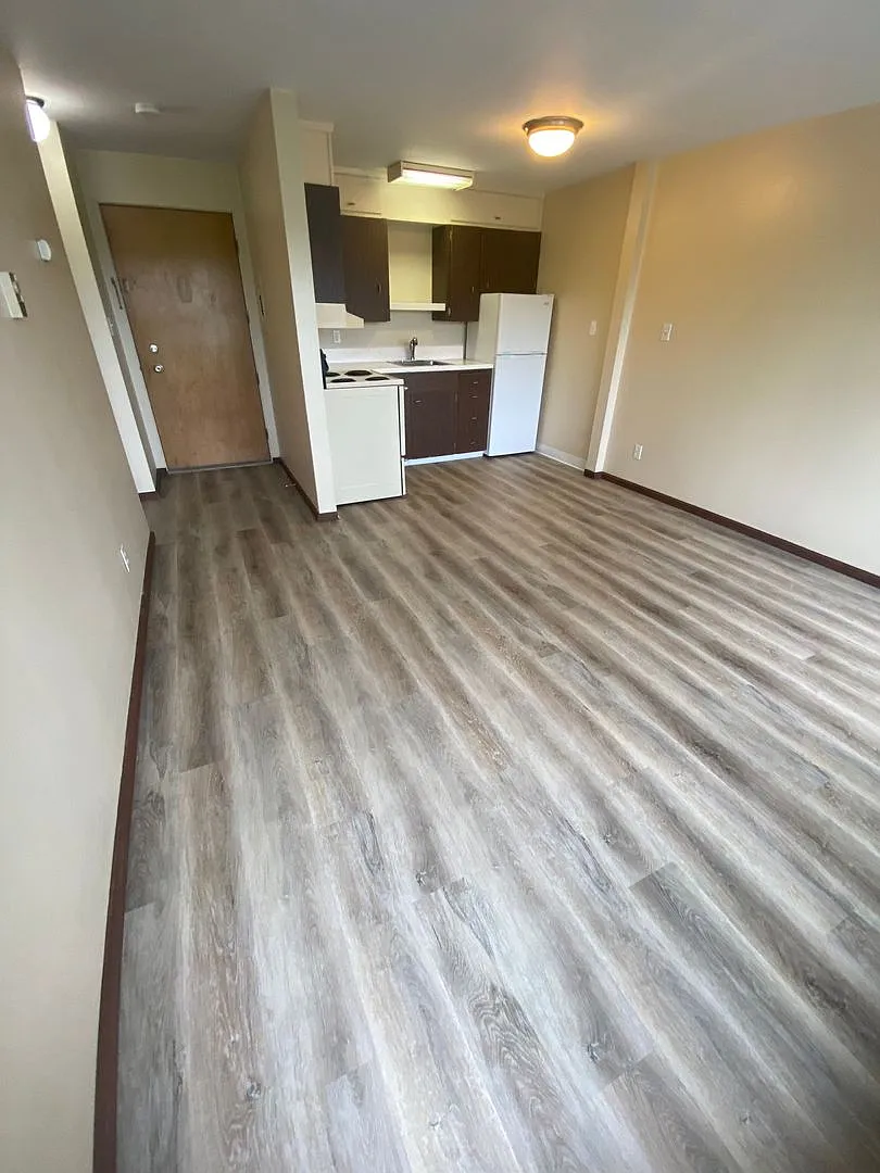 Portage Shore Apartments — Photo 2