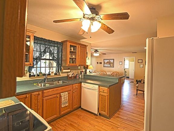 3rd image of 317 Crest St
