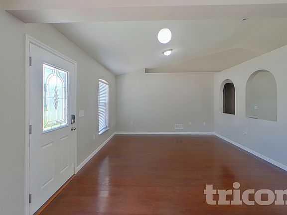 3rd image of 970 Cambridge Ct