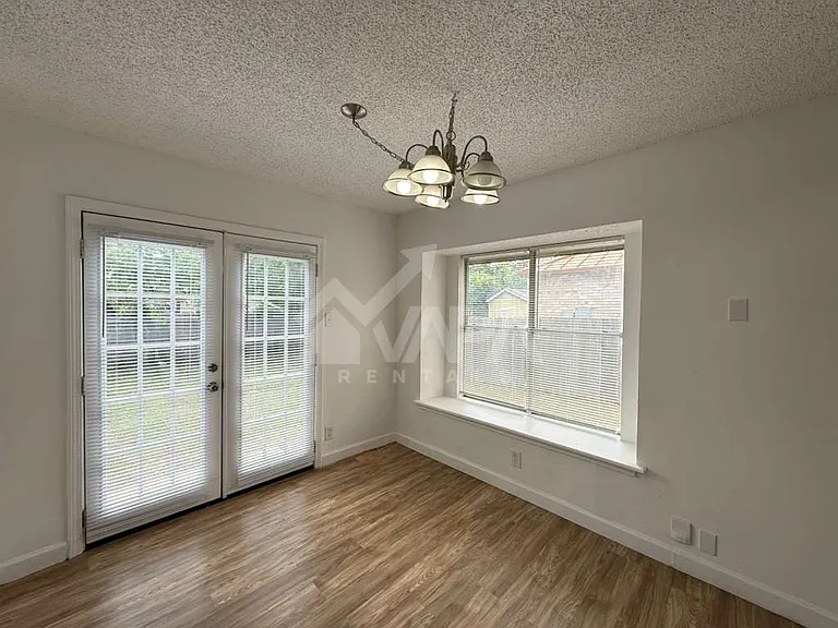 3230 Bear Springs Dr — Photo 10