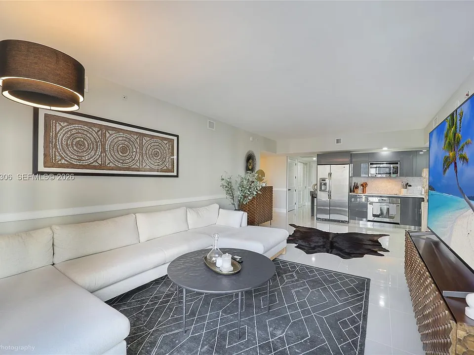 31 SE 6th St #2207