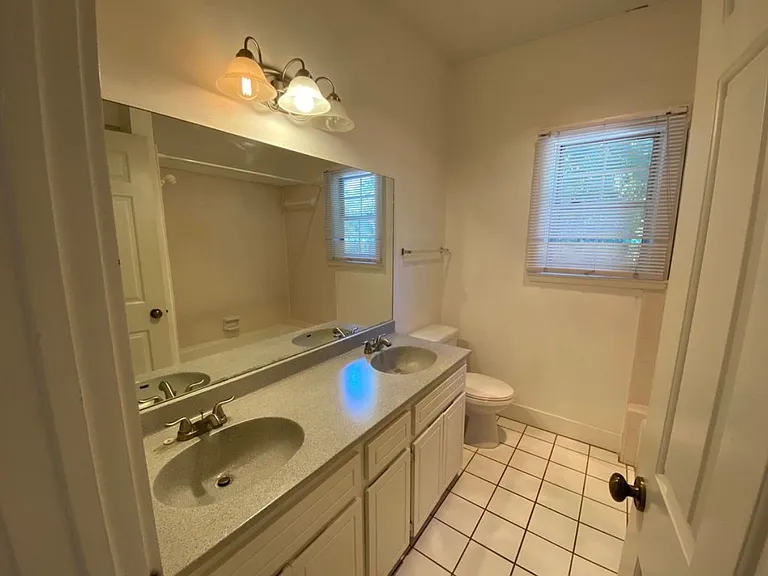 6000 Shadow Valley Cv #A — Photo 19