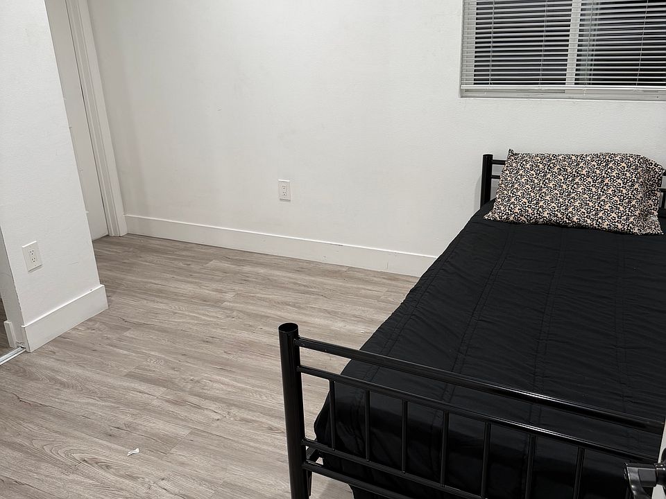1st image of 1639 W 36th Pl #1A