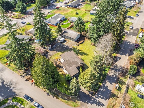 3rd image of 16055 SE 135th Street