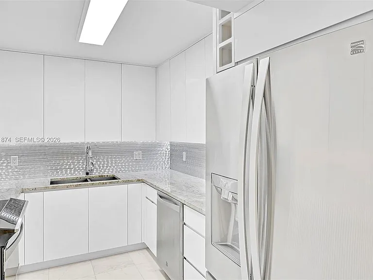 2500 Parkview Dr #1219 — Photo 6