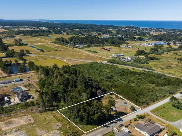 87826 Astor Ln, Bandon, OR 97411