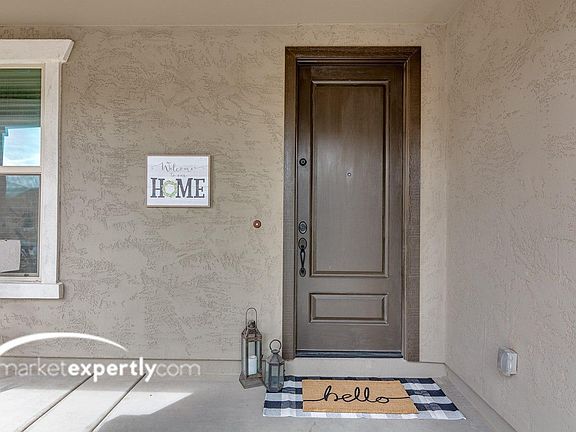 3rd image of 330 E Vicenza Dr