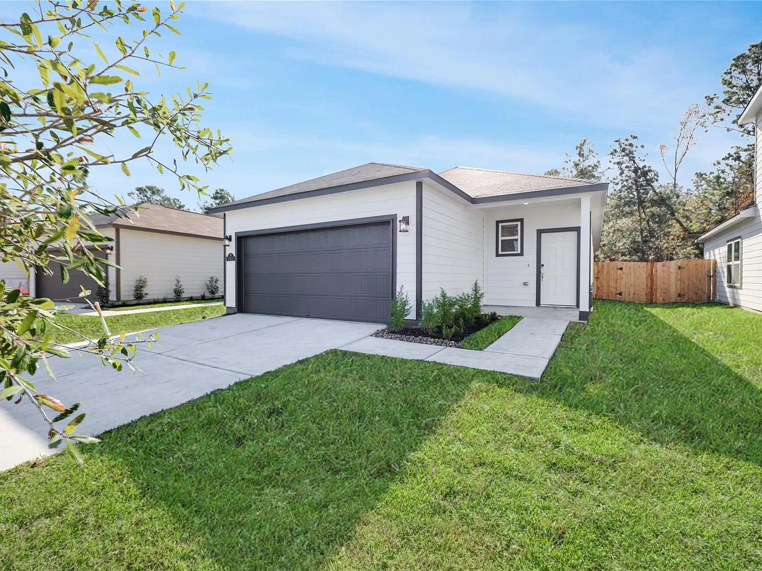 3 bed, 2.0 bath, 1388 sqft, $1,799 — Photo 1