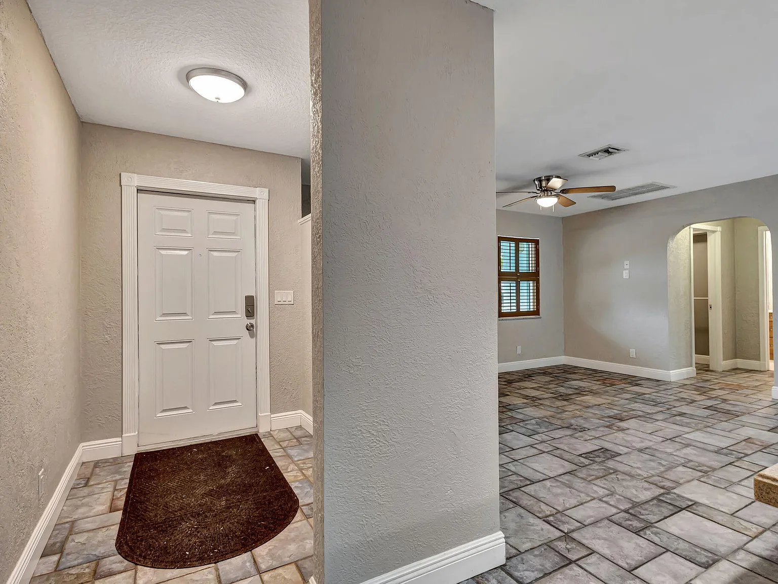 3 bed, 2.0 bath, 1908 sqft, $5,000 — Photo 3