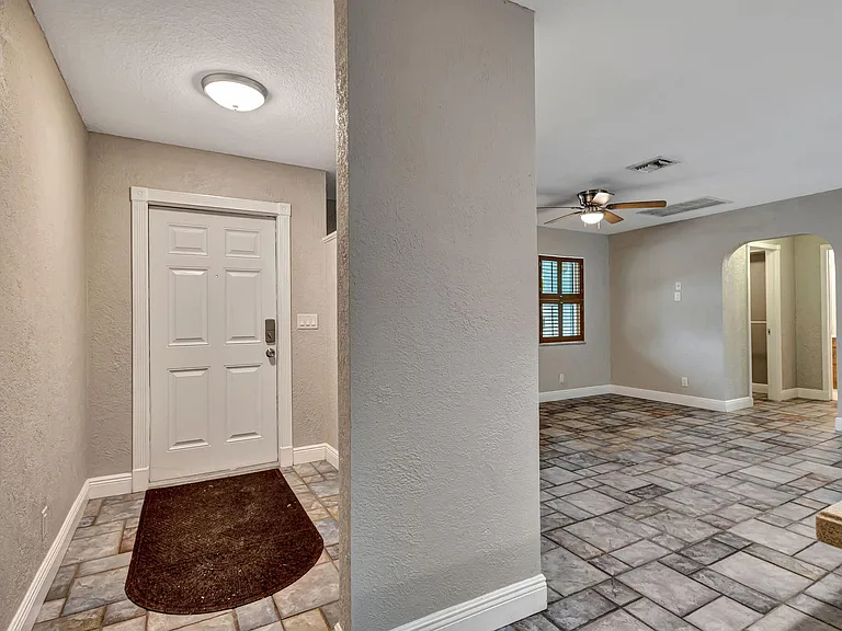 1402 Cormorant Rd — Photo 3