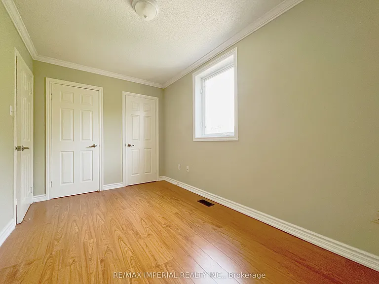 621A The Queensway — Photo 21